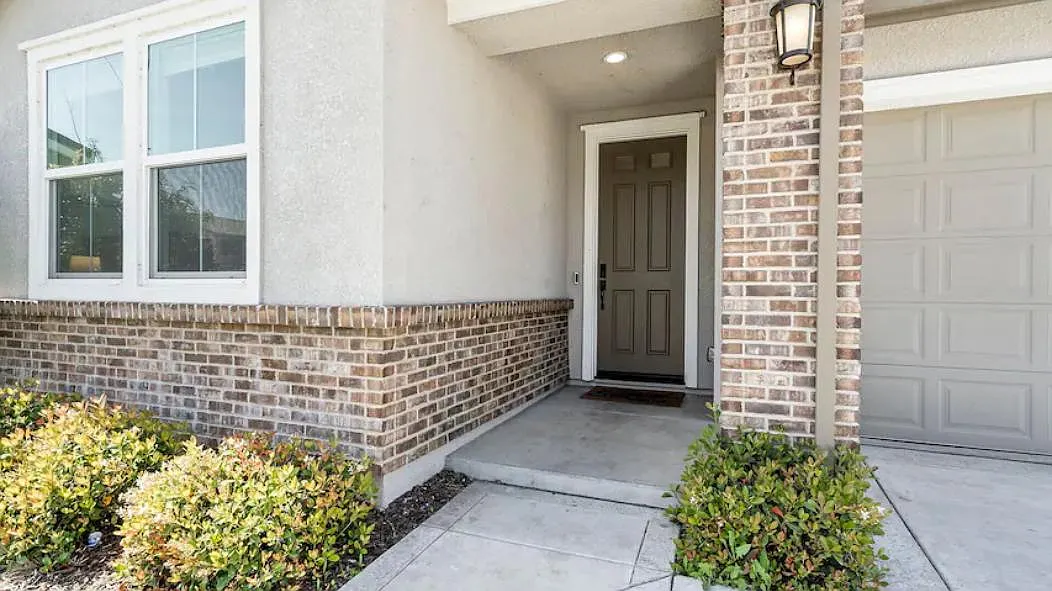 4 bed, 2281 sqft, $3,800 — Photo 4