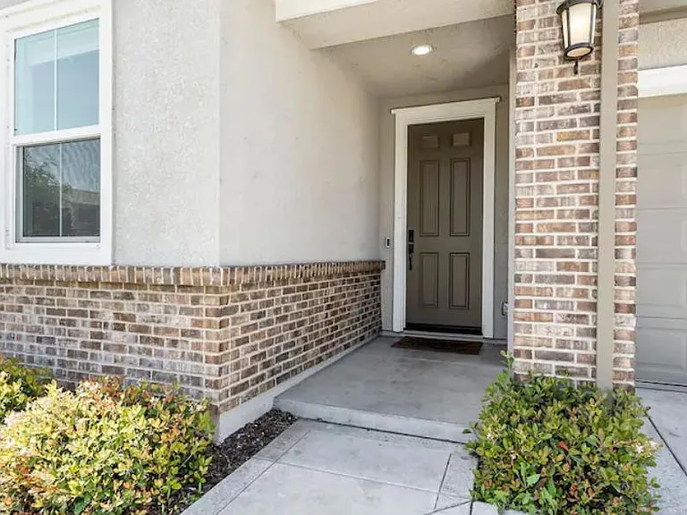 17905 Eastman Ct — Photo 4