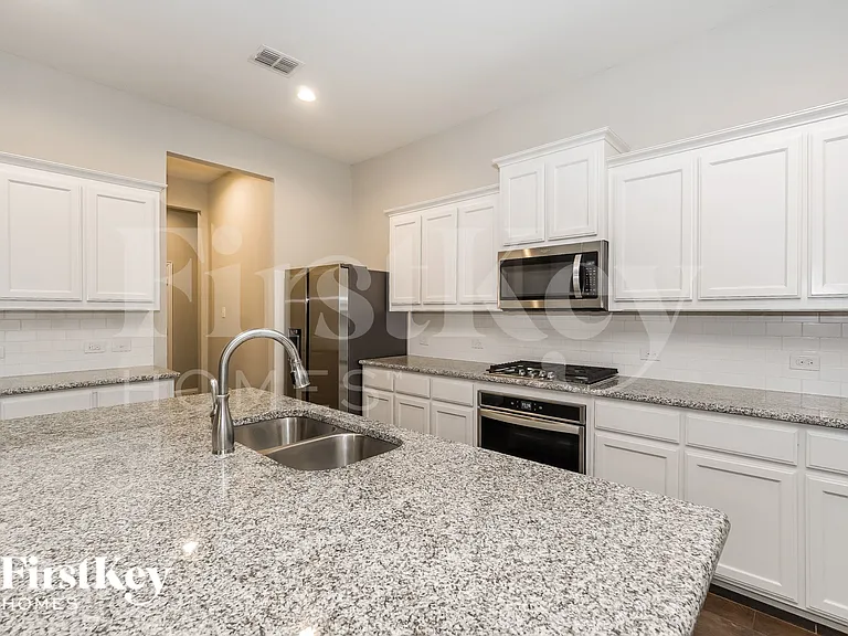 701 Brody Trl — Photo 6