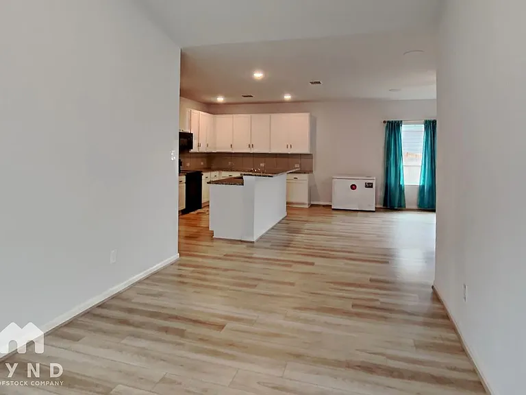209 Drew Cir — Photo 8