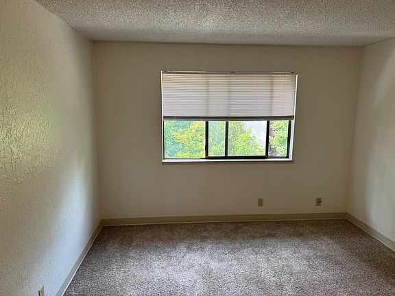 4th image of 12515 35th Ave NE #302