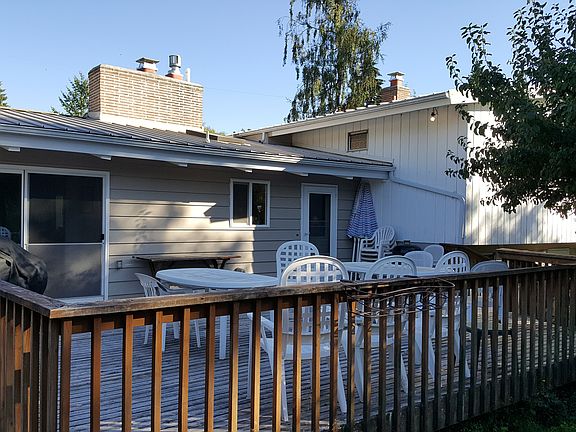 deck easily accomodates multiple tables,chairs, and BBQ's!!