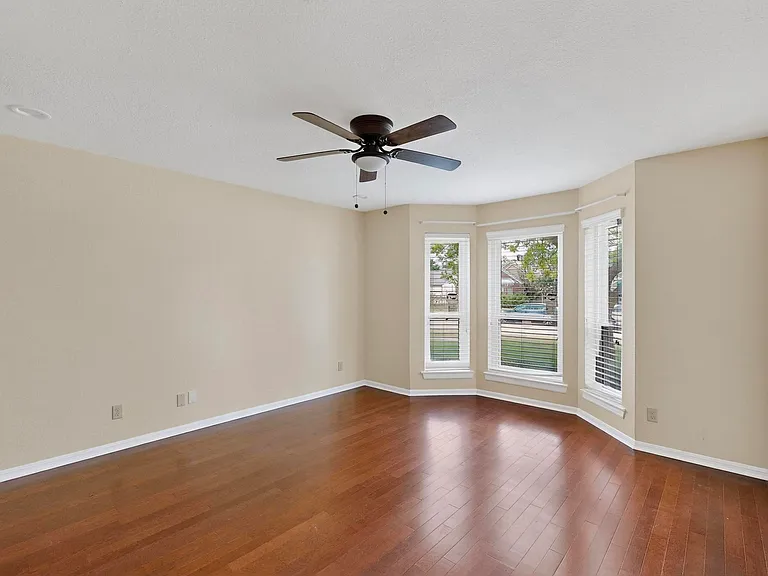 936 Sugarberry Dr — Photo 15