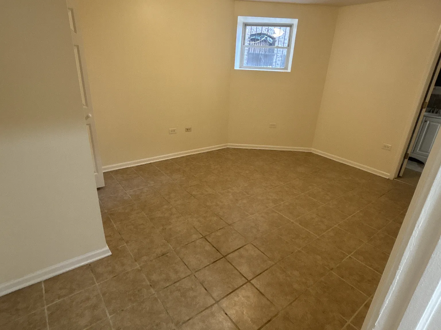 2 bed, 1000 sqft, $1,500 — Photo 3