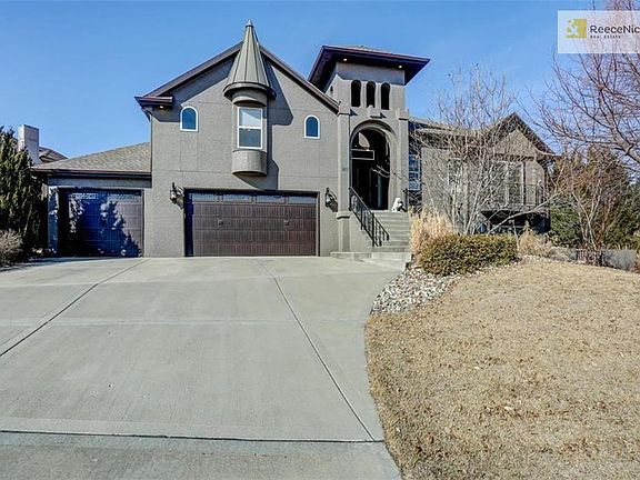 Grand Stately Custom Home New Roof and Fresh Paint New Garage Doors