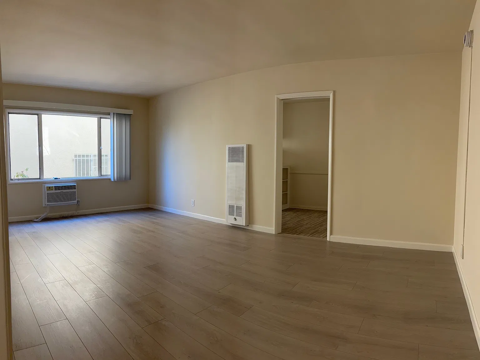 Studio, 800 sqft, $1,600 — Photo 2