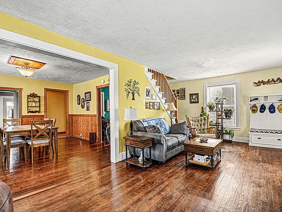 4th image of 616 S Broas St