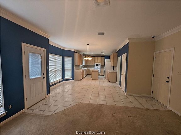 4th image of 6210 Cromwell Ct