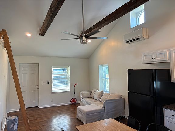 3rd image of 4029A Main St #A