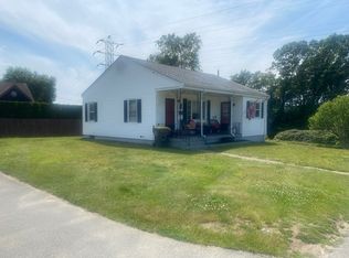 37 Rockdale St, Somerset, MA 02726