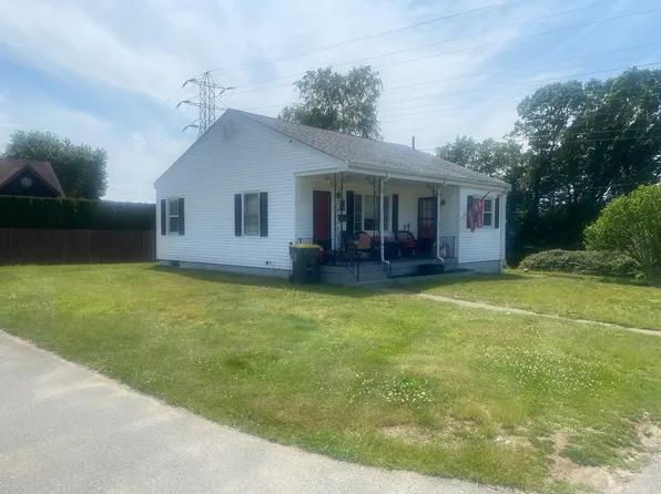 37 Rockdale St, Somerset, MA 02726