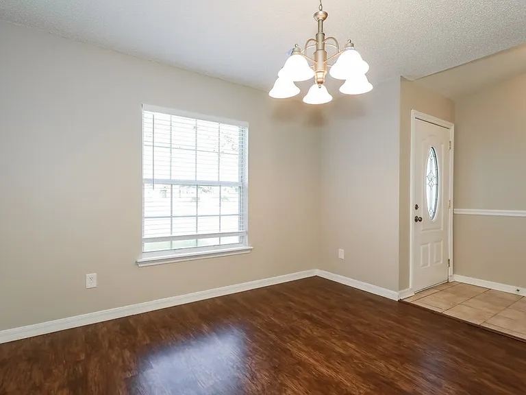 1697 Glen Laurel Dr — Photo 5