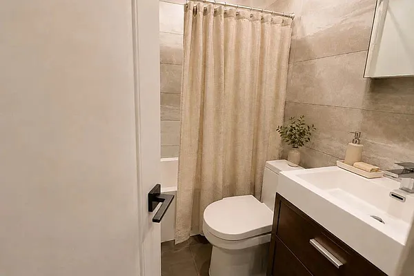 Bathroom, photo 1