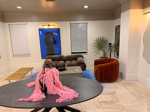 4th image of 4166 Lindell Blvd #373c9d307