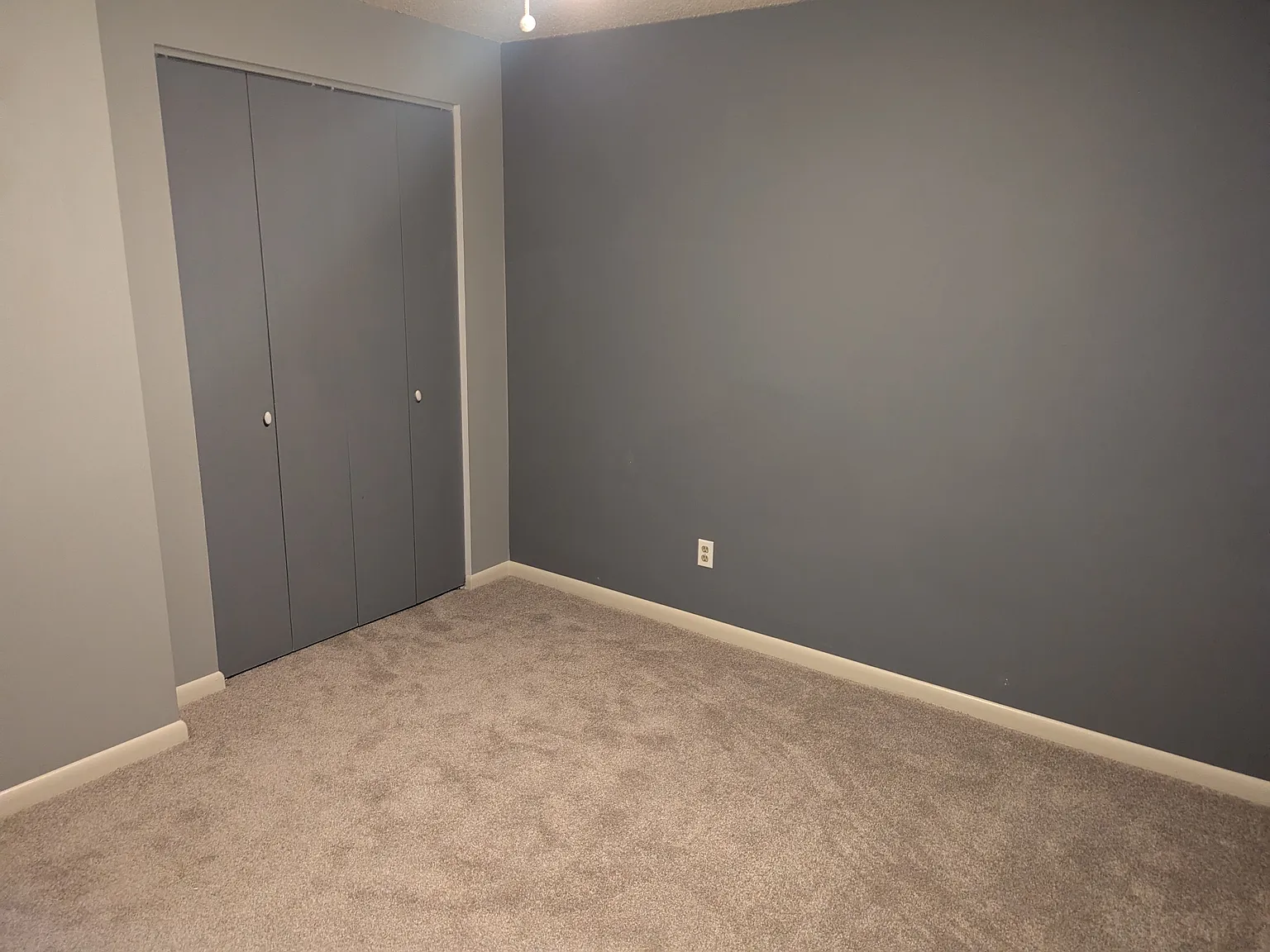 3 bed, 2472 sqft, $1,000 — Photo 1