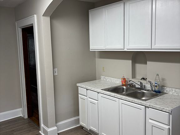 4th image of 409 Gaston Ave #409