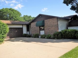 1017 Woodhill Cir, Dixon, IL 61021