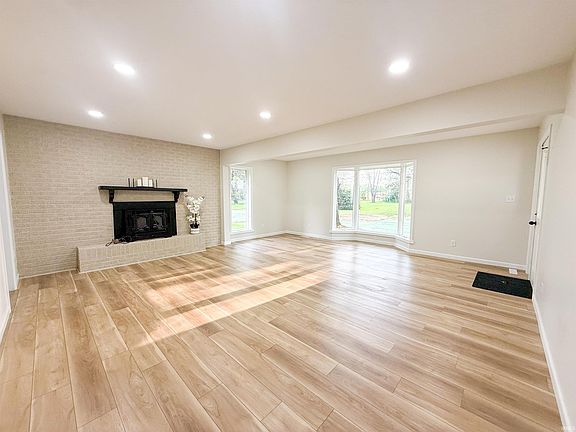 5th image of 23598 Arlene Ave