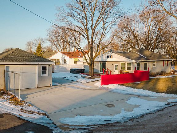 4th image of 1035 8th Ave