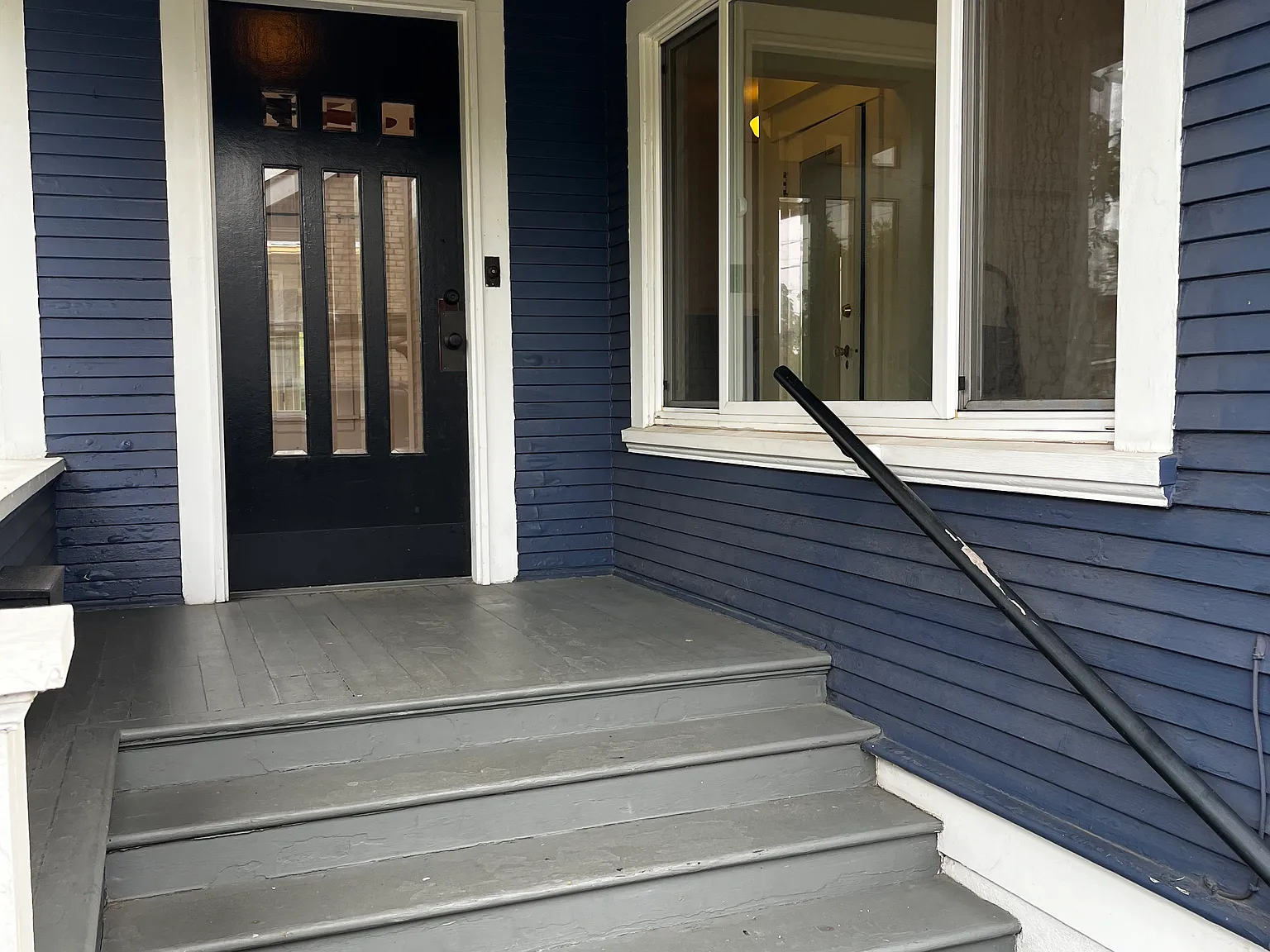 3 bed, 2400 sqft, $3,200 — Photo 2