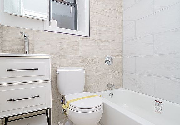 4th image of 696 Hancock St #2B