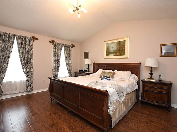4th image of 966 Valerie Dr