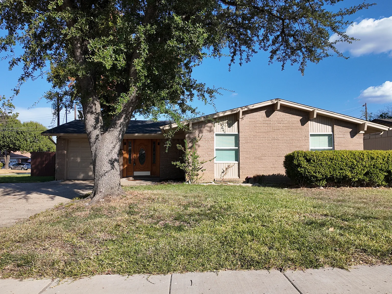 4 bed, 1204 sqft, $2,300 — Photo 1