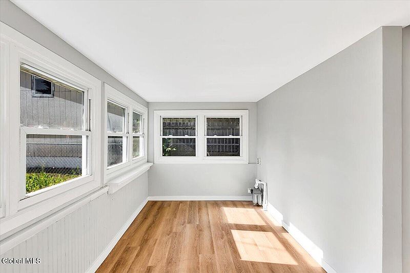 5th image of 1379 Evergreen Avenue