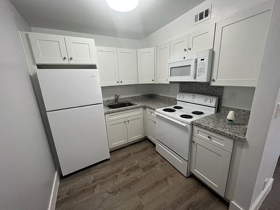 2nd image of 2500 Johnson St APT 6