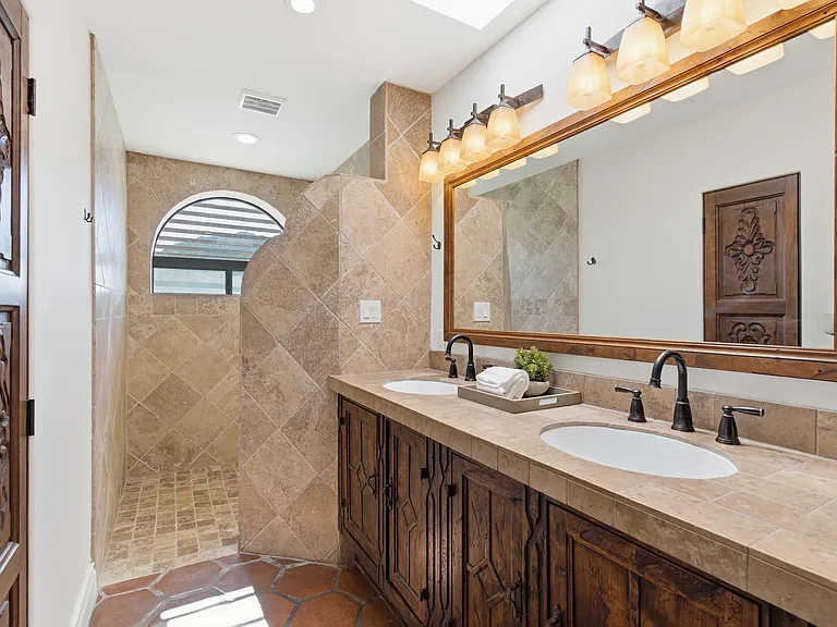 5828 E Cactus Wren Rd — Photo 34