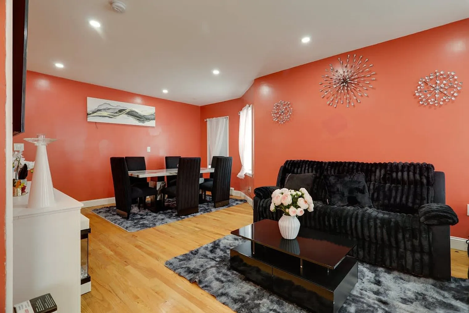 3 bed, 2.0 bath, 742 sqft, $10,517 — Photo 4