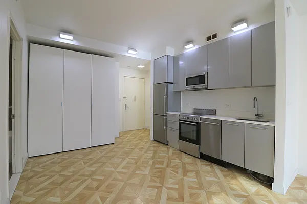 Rented by Akam Sales and Brokerage | media 6