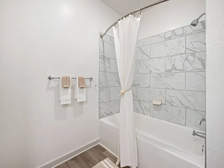 Novo Gateway Apartments and Townhomes — Photo 51