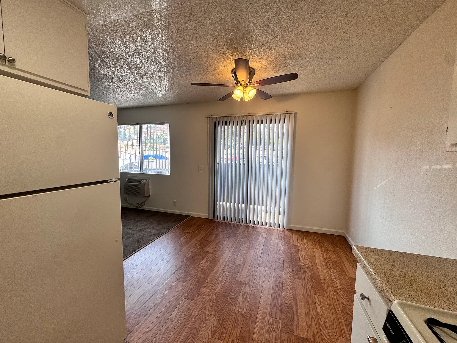 2 bed, 850 sqft, $2,080 — Photo 4