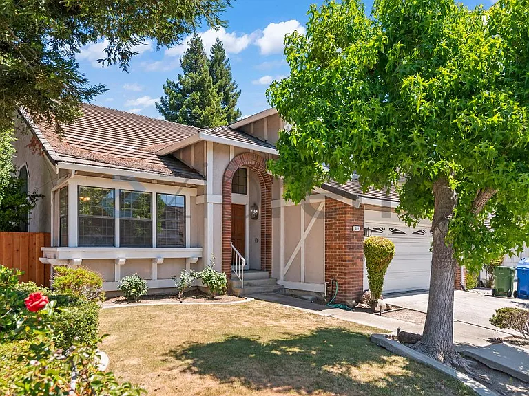 699 Patriot Pl — Photo 2