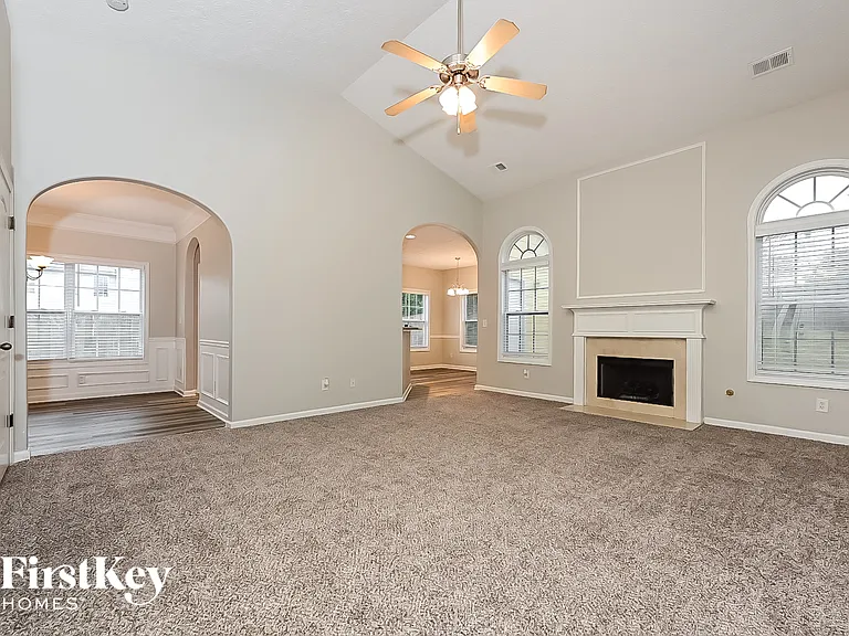9123 Alden Dr — Photo 2