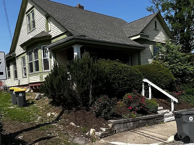 215 E 9th St — Photo 4