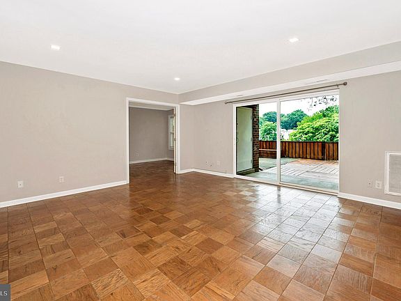 4th image of 844 Quince Orchard Blvd APT T1