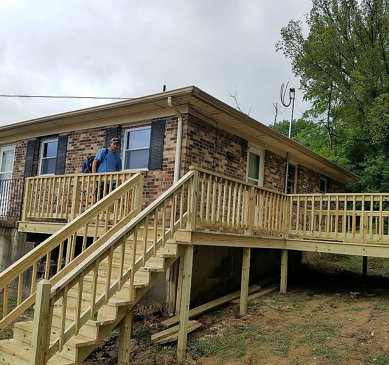 2nd image of 810 Beauregard St