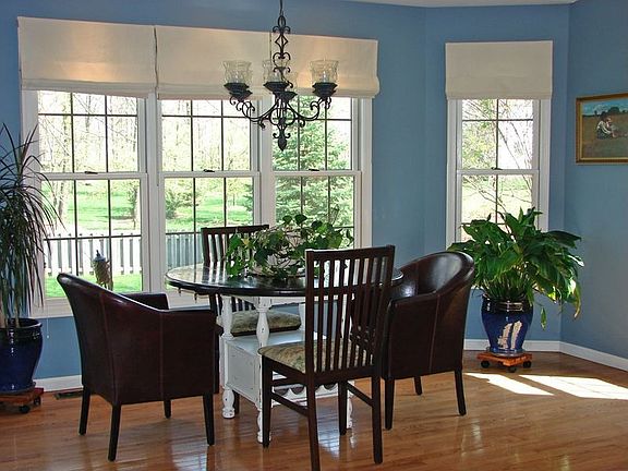 Bayed Breakfast Area