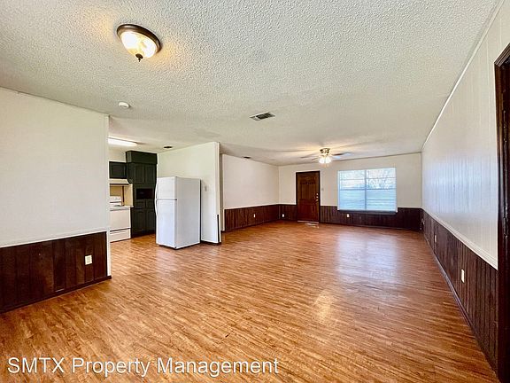 3rd image of 385 Briarwood Dr