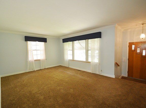 4th image of 1820 Kensington Ave