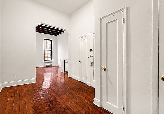 4th image of 47 Jane St APT 10