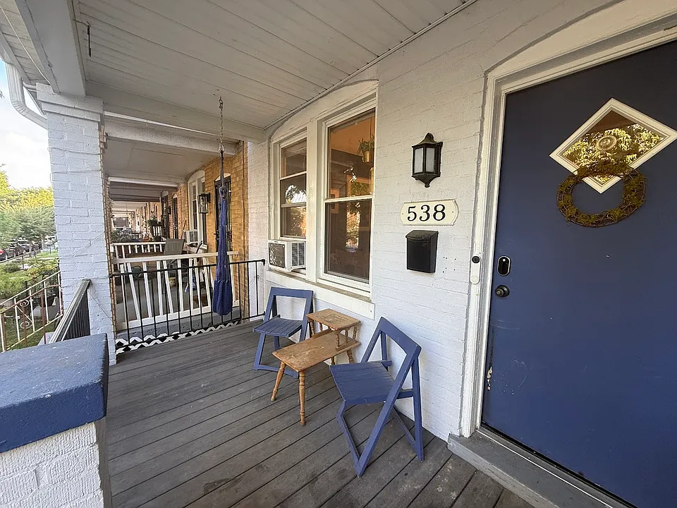 538 25th Pl NE