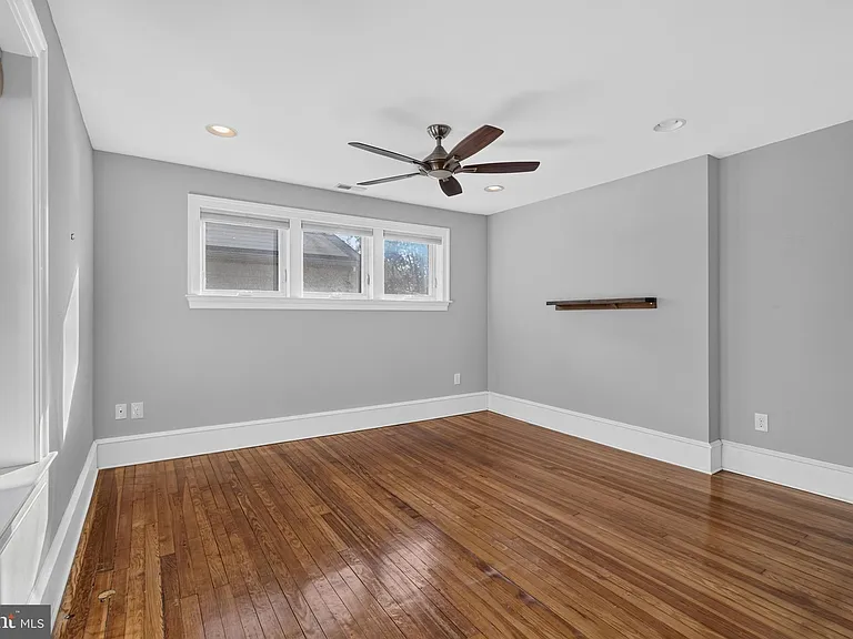 21 E Redman Ave — Photo 42