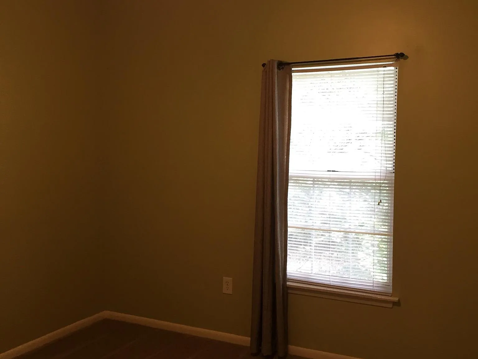 2 bed, 2.5 bath, 1100 sqft, $700 — Photo 2