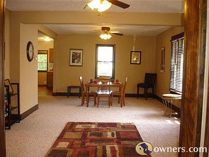 HUGE livingroom & diningroom, sunny windows