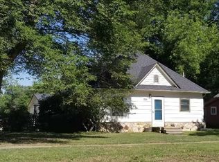 326 N Linden St, Belle Plaine, KS 67013