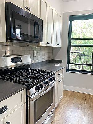 5th image of 15711 Sanford Ave #C9