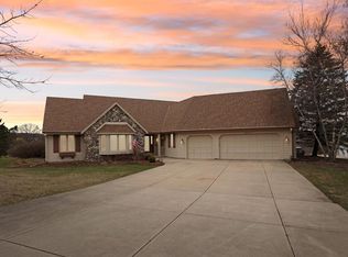 W299N1853 Wind Ridge Ct, Pewaukee, WI 53072